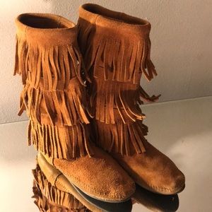 Minnetonka 3Layer Fringe Boots Sz7